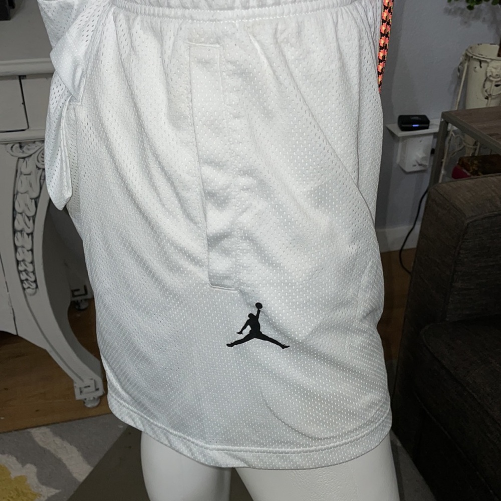 Air Jordan Authentic Shorts - Picture 3 of 5